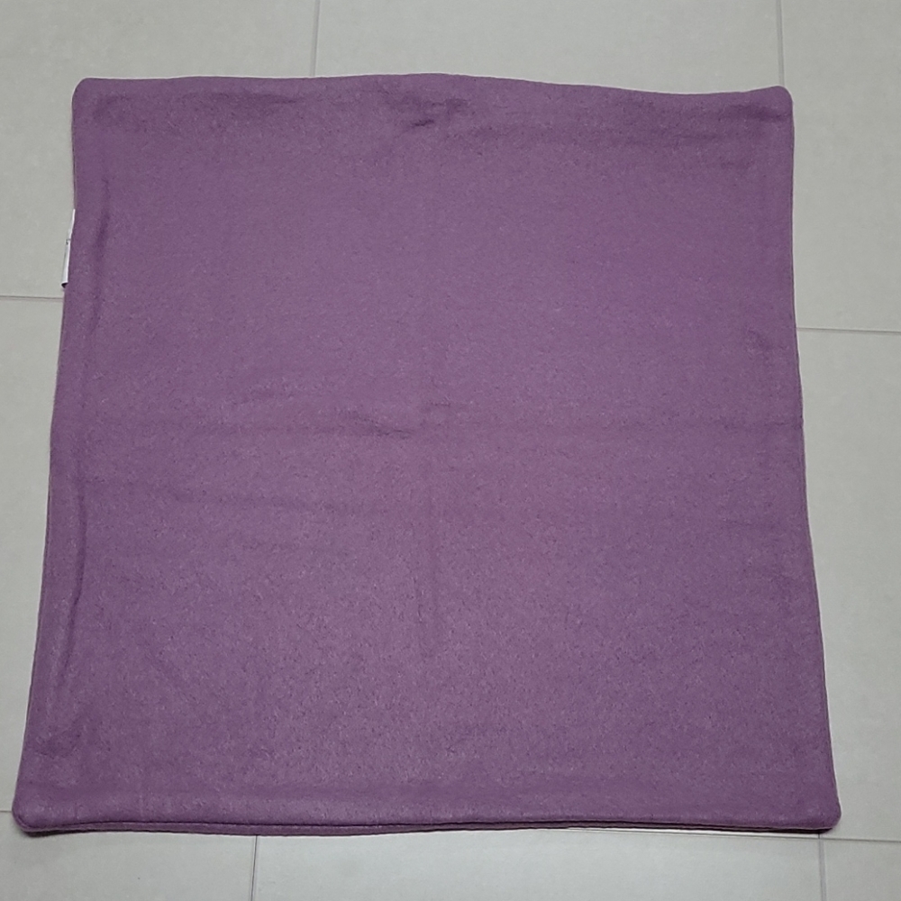 The Paragon Lavender Fleece Pillow Cover - 17" - Brand New, Never Used!